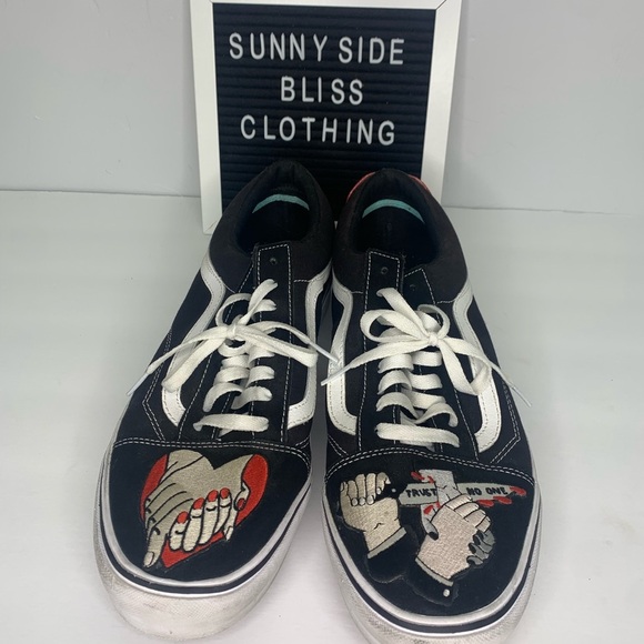Vans Comfy Cush Low Rise Black Classic Shoes W/ Embroidered Patches Size 13 - Picture 1 of 12